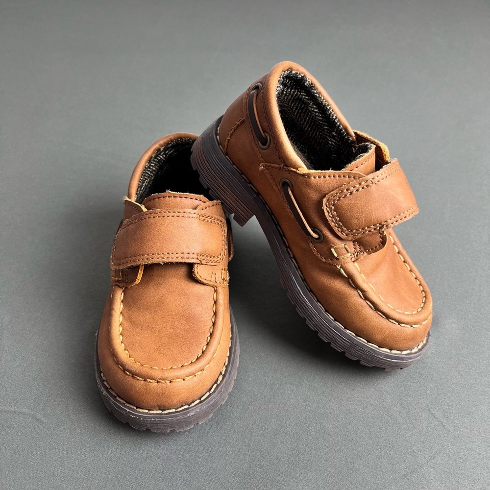 VGUC Cat & Jack Boys Brown Faux Leather Dress Loafers Sz 7